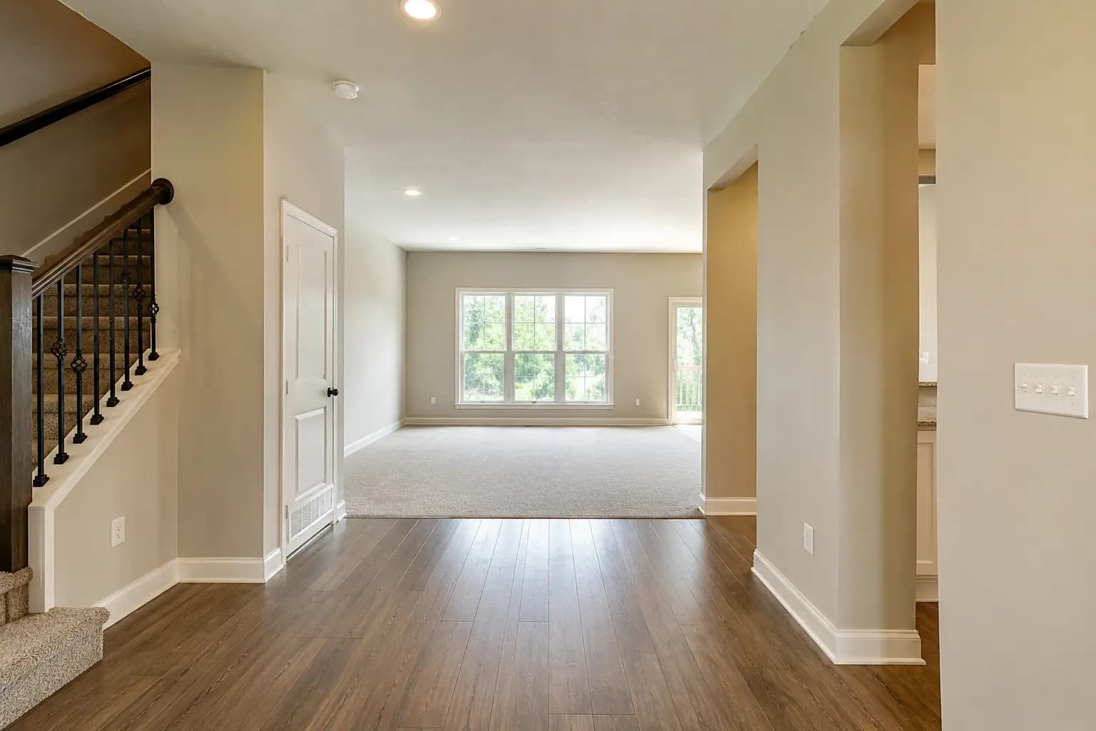 Empty living room before Sojourn staging